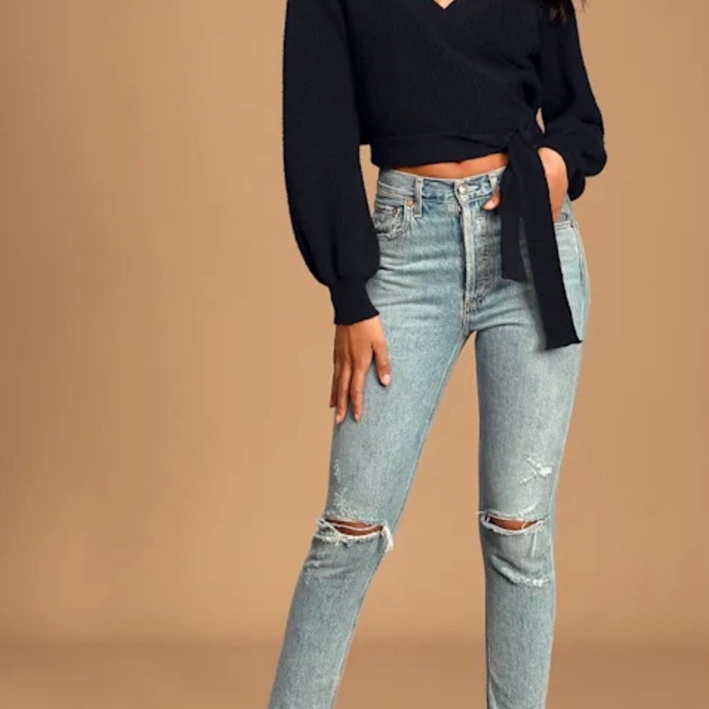 Lulu's Black V-Neck Cropped Sweater